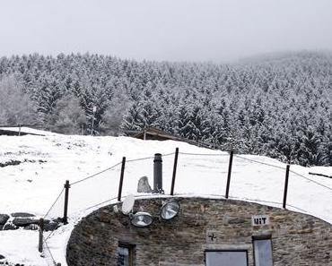 { Visite Déco } Un chalet troglodyte design et écologique