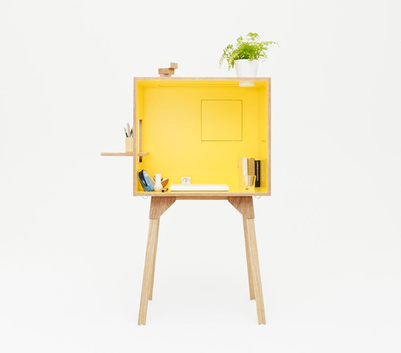Un petit bureau en bois design, pratique et coloré !
