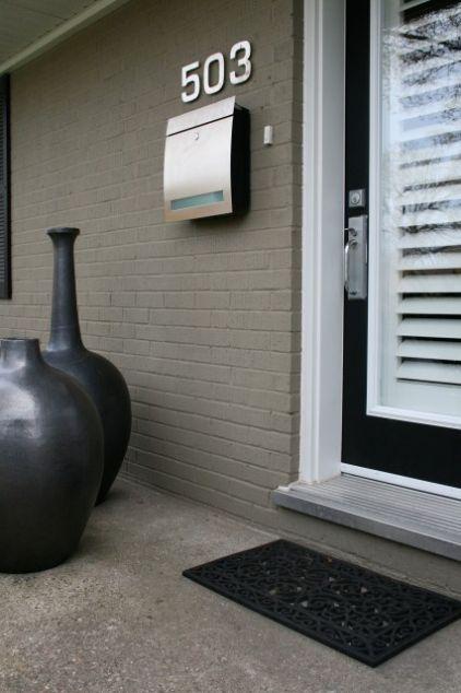 Une belle maison moderne en noir et blanc