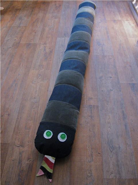 Coudre un serpent géant - DIY Une peluche géante pour les enfants