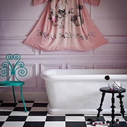 Idées déco : décoration murale avec une simple robe... | www.decocrush.fr