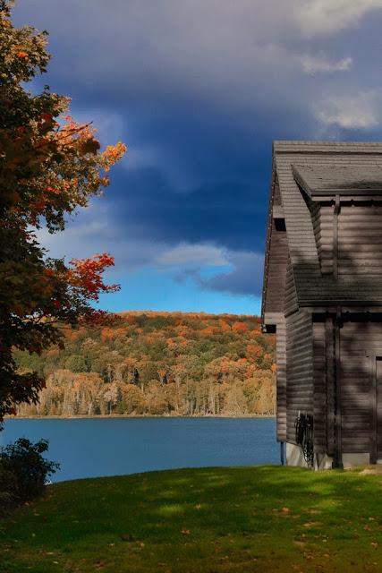 Un maison noire au Canada Un maison noire au Canada