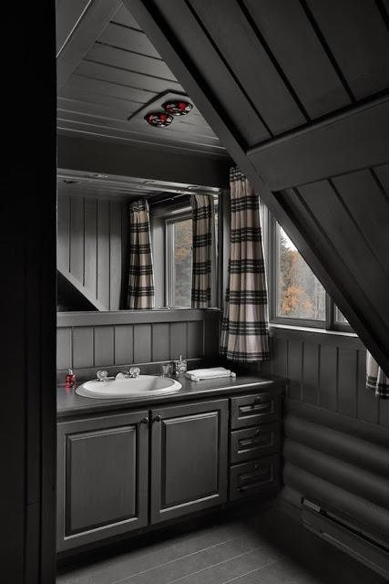 Un maison noire au Canada Un maison noire au Canada