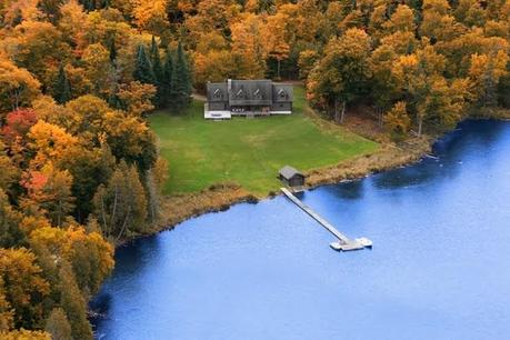 Un maison noire au Canada Un maison noire au Canada
