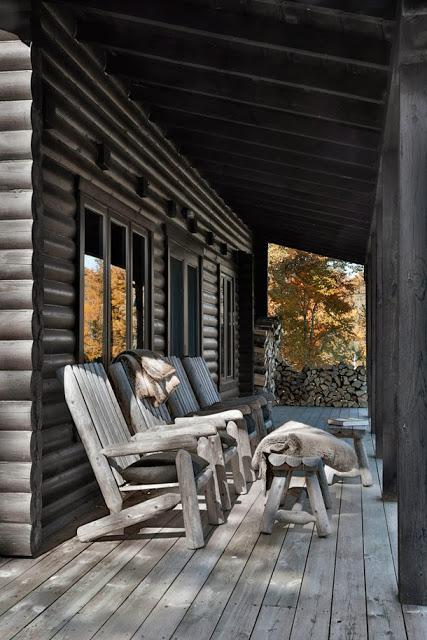 Un maison noire au Canada Un maison noire au Canada