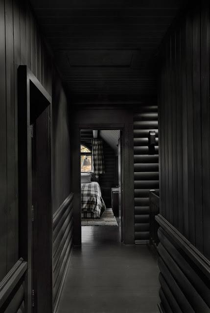 Un maison noire au Canada Un maison noire au Canada