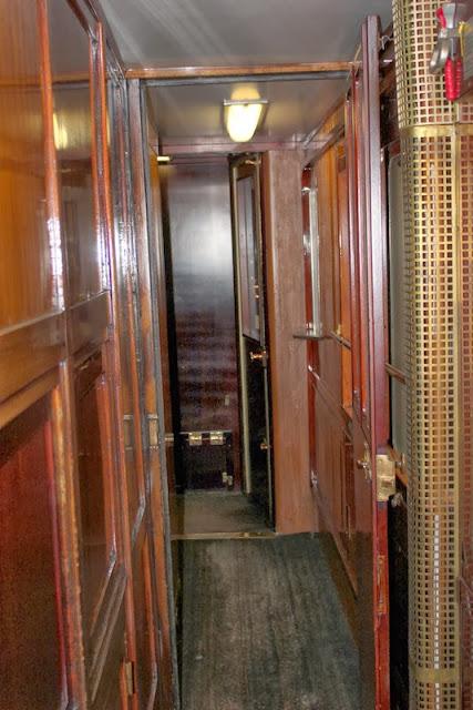 Je suis entrée dans le célèbre et mythique Orient-Express Je suis entrée dans le célèbre et mythique Orient-Express