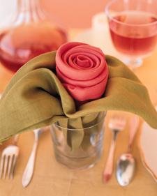 http://entertainingwithsky.blogspot.ca/2011/01/diy-valentine-napkin-rings.html