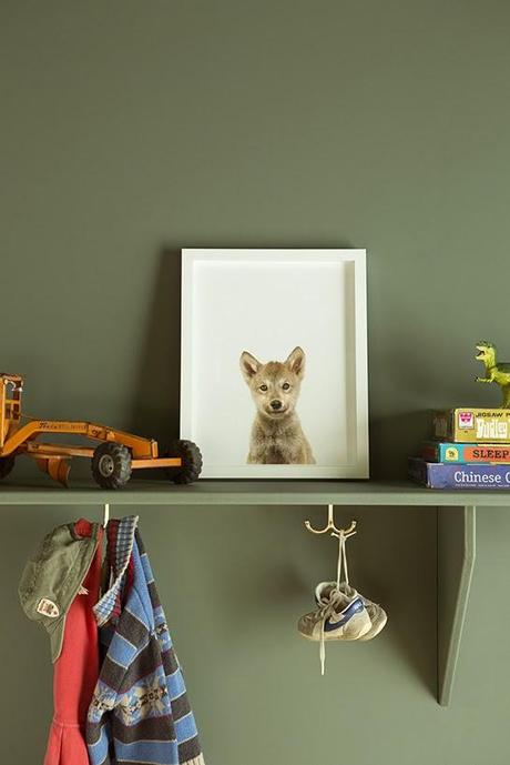 Une chambre d'enfant en vert kaki