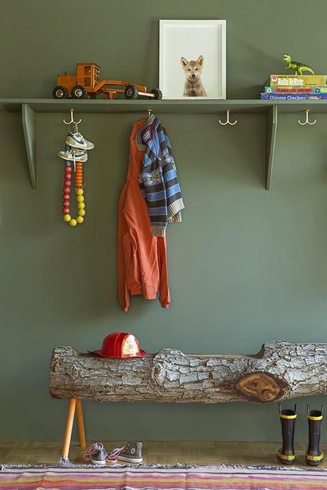 Une chambre d'enfant en vert kaki
