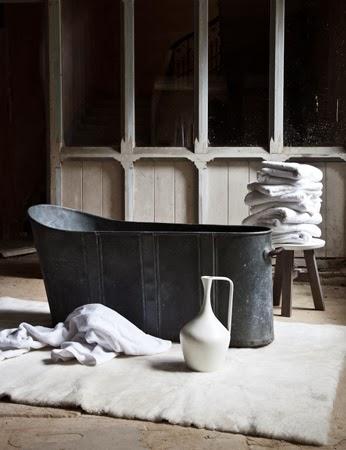 Cloison bois et verre salle de bains charme Petit jardin secret via Nat et nature Cloisonner sans isoler : c'est possible !