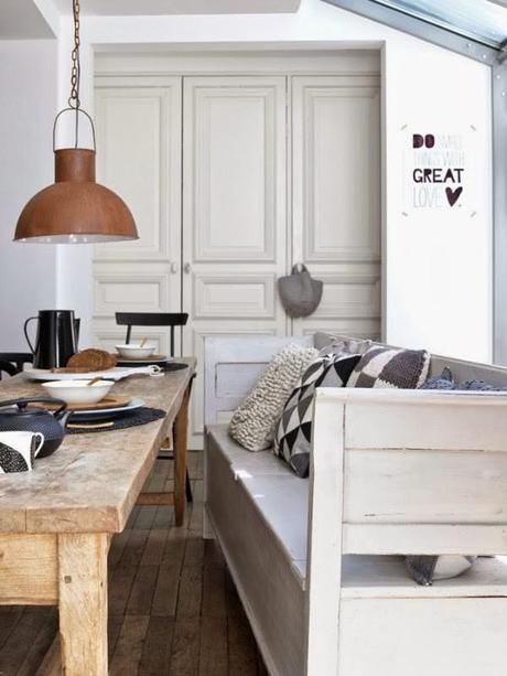 Visite déco : Un petit appartement scandinave très pratique…