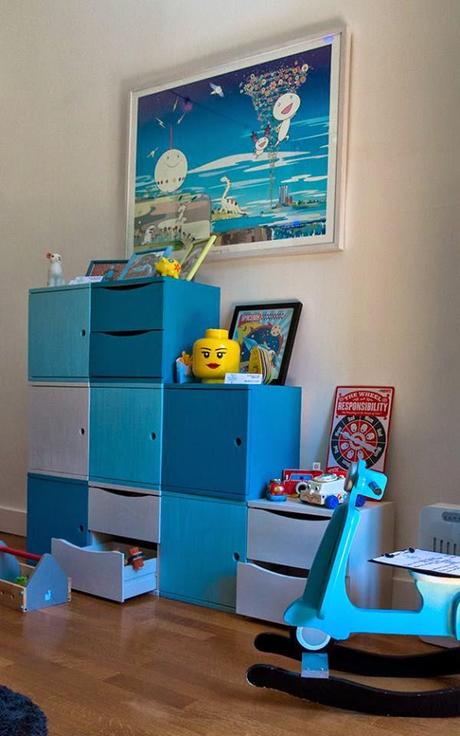 Cubes bois peints en bleu par Leroy merlin via Nat et nature Et si... cet appartement en cachait un autre ?