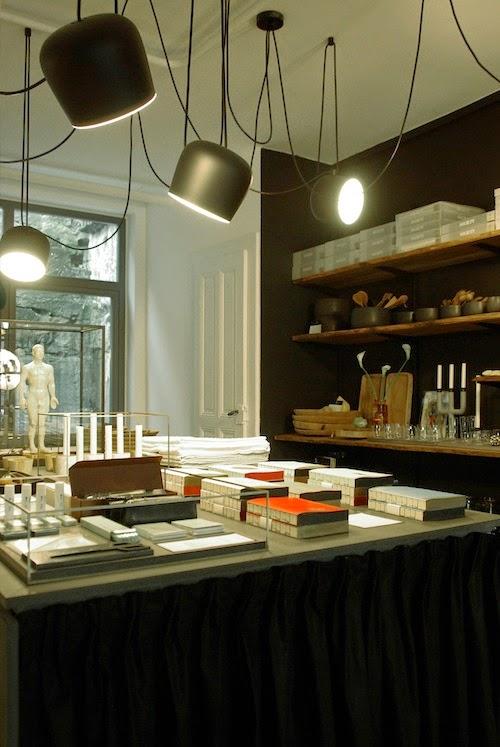 Lausanne / Aegon-Aegon boutique comme un atelier de curiosité /