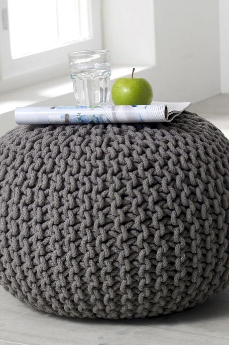 Tendance_le_pouf_en_tricot_dans_la_decoration_decouvrir_design