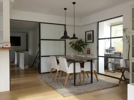 Visite déco : Une jolie petite maison rénovée dans le sud de la France renovation_maison_portes_coulissantes_verre