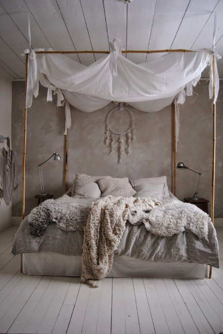 Idées déco : Un ciel de lit pour une chambre bohème et cosy