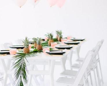 Décor de table / Ananas et feuilles de palmier /