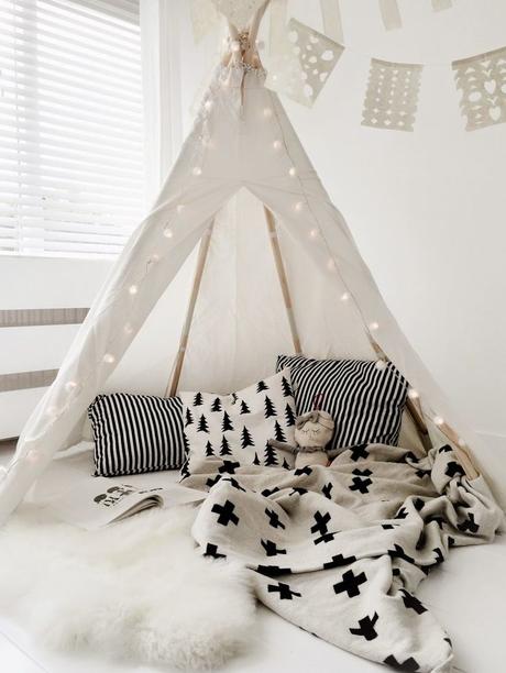 inspiration tipi chambre enfant blanche  style scandinave.