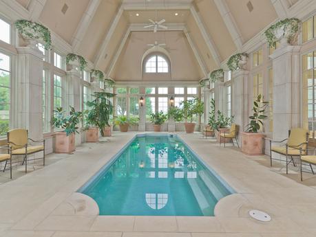 manoir texas coco chanel inspiration vaux le vicomte piscine.