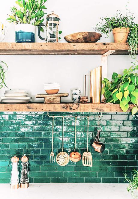 Cuisine bohémien chic carrelage vert A part ça via Nat et nature Sem 40_2015 sur les blogs déco