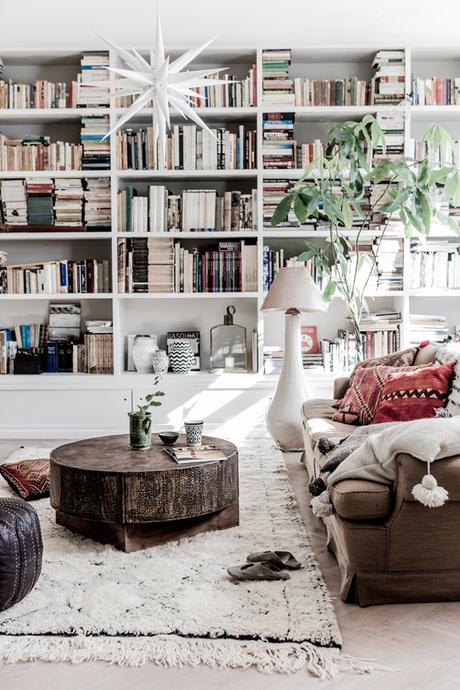 Maison suédoise bohemian chic bibliothèque The style files via Nat et nature Sem 40_2015 sur les blogs déco