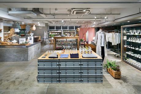 Tokyo / Cibone : un café-boutique aux accents nordiques /