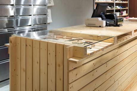 Tokyo / Cibone : un café-boutique aux accents nordiques /