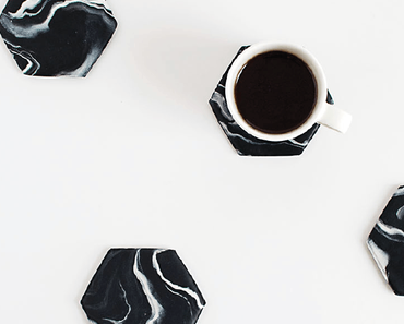 DIY : dessous de verre graphique en « faux » marbre