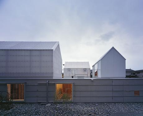 NOM D'UNE MAISON QUI PIQUE DE CURIOSITÉ À L'INTÉRIEUR... DE SOI !