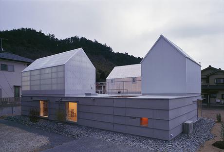 NOM D'UNE MAISON QUI PIQUE DE CURIOSITÉ À L'INTÉRIEUR... DE SOI !