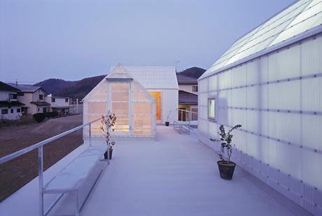 NOM D'UNE MAISON QUI PIQUE DE CURIOSITÉ À L'INTÉRIEUR... DE SOI !