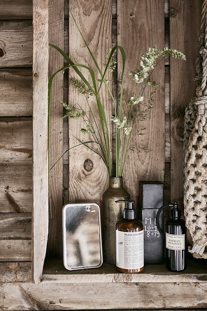 Suède / Salles de bain très naturelles par Lotta Agaton  /