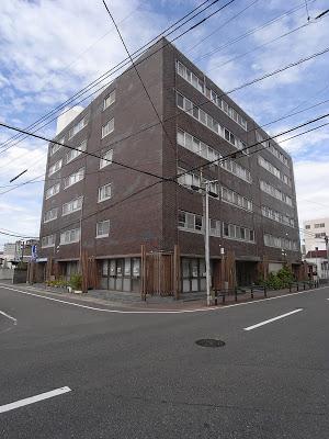 NOM D'UN APPARTEMENT JAPONAIS QUI FAIT... POUSSER LES ARBRES !