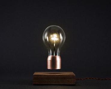 Flyte de Simon Morris une lampe en lévitation
