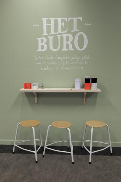 Pays Bas / Couleurs tendres pour une librairie-café /