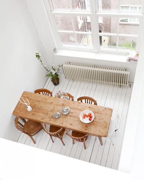 Un appartement scandinave au décor printanier