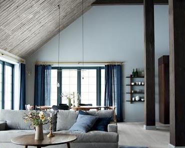 UNE MAISON BLEUE ADOSSÉE À LA COLLINE... EN PLUS GUSTAVIEN !