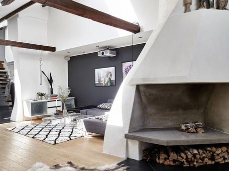 appartement-sous-les-toits-cheminee-chaux-poutres-apparentes-mur-gris-tapis-berbere