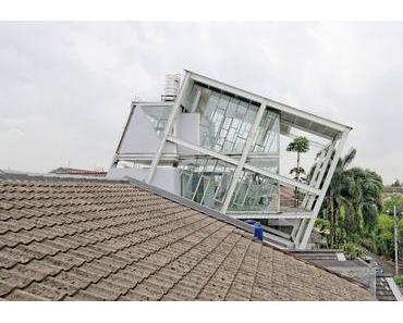 NOM D'UNE MAISON FOLLEMENT DINGUE... QUI FAIT DU BIEN !