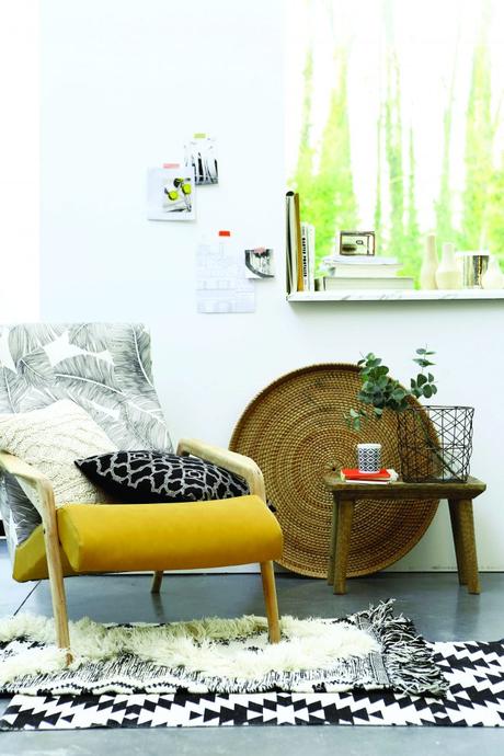 inspiration-ambiance-pimkie-home-rotin-decoration-maison-tabouret-bois-fauteuil-jaune-vinatge-boheme-tapis-berbere-graphique-noir-et-blanc
