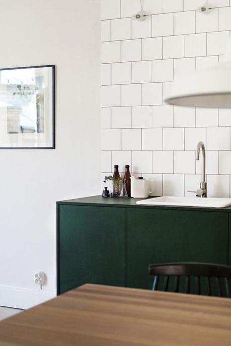 Pour ou contre ? Du vert foncé dans la cuisine… Pour ou contre ? Du vert foncé dans la cuisine…