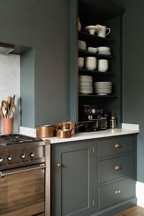 Pour ou contre ? Du vert foncé dans la cuisine… Pour ou contre ? Du vert foncé dans la cuisine…