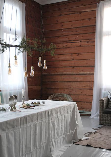 Noël 2016 / Inspirations #4 / Une table simple, rustique en Finlande /