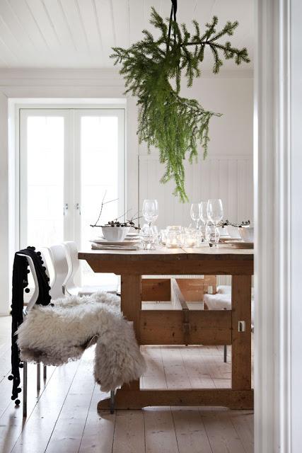 branche de sapin Noël nature Helena Blom via Nat et nature 10 idées pour une déco de Noël simplissime