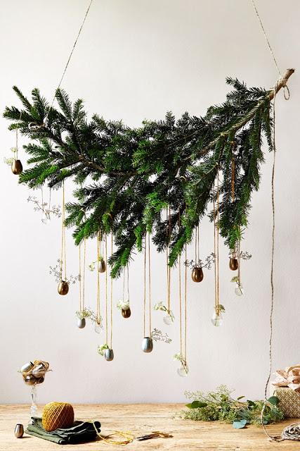 Noël nature branche sapin décorée House and Garden via Nat et nature 10 idées pour une déco de Noël simplissime