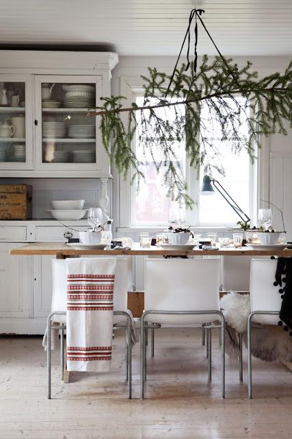 branche de sapin Noël nature Helena Blom via Nat et nature 10 idées pour une déco de Noël simplissime
