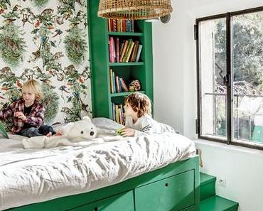 Un lit cabane dans une chambre d’ enfant
