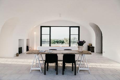 Italie / Masseria Moroseta, un hôtel aux murs blancs /