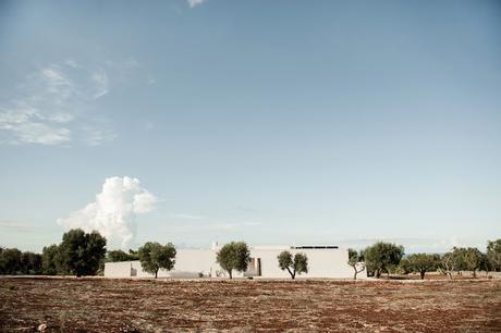 Italie / Masseria Moroseta, un hôtel aux murs blancs /